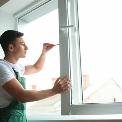 Wartung und Reparaturen: Langlebigkeit von Fenstern und Türen sicherstellen