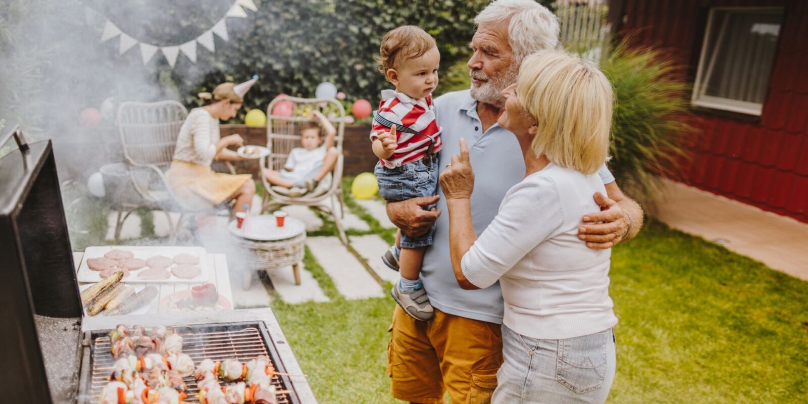 Grillplatz Feuerstelle im Garten Der perfekte Ort für gemütliche Abende