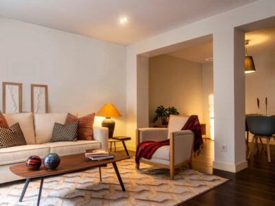 Mid Century Wohnzimmer Zeitloser Retro Wohnstil trifft modernen Lifestyle